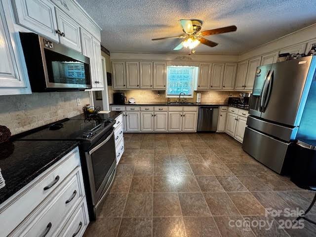 204 Brentwood Dr, Maiden, NC 28650 - photo 5