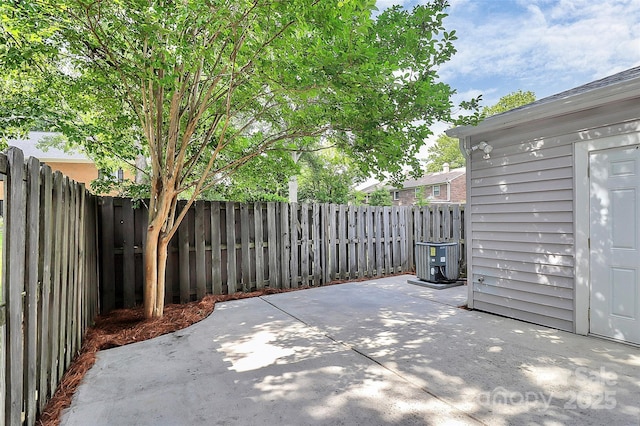 8062 Knights Bridge Rd, Charlotte, NC 28210 - fenced backyard with a patio area
