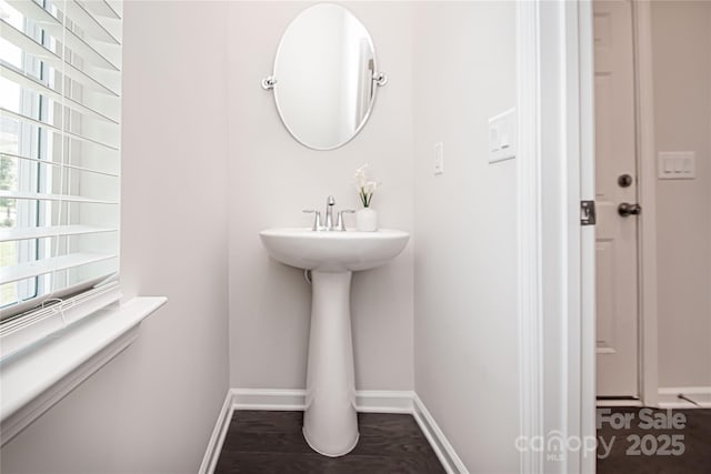 17718 Terryglass Ln, Charlotte, NC 28278 - bathroom with baseboards