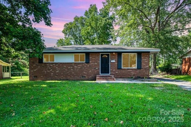 5323 Snow White Ln, Charlotte, NC 28213 - photo 1