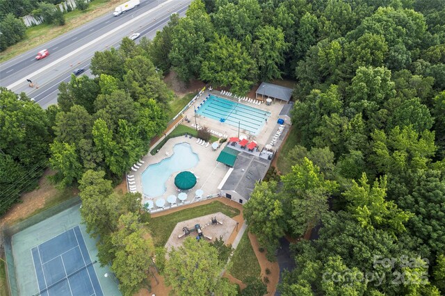 1109 Sunnyview Cir, Matthews, NC 28105 - bird's eye view of a pool