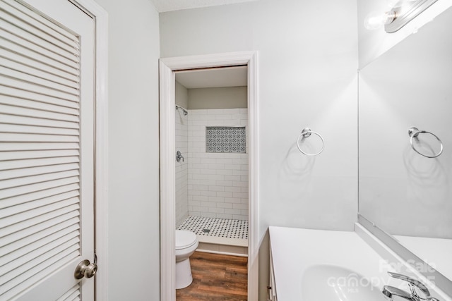 6513 Old Post Rd, Charlotte, NC 28212 - bathroom with a tile shower, vanity, and wood finished floors