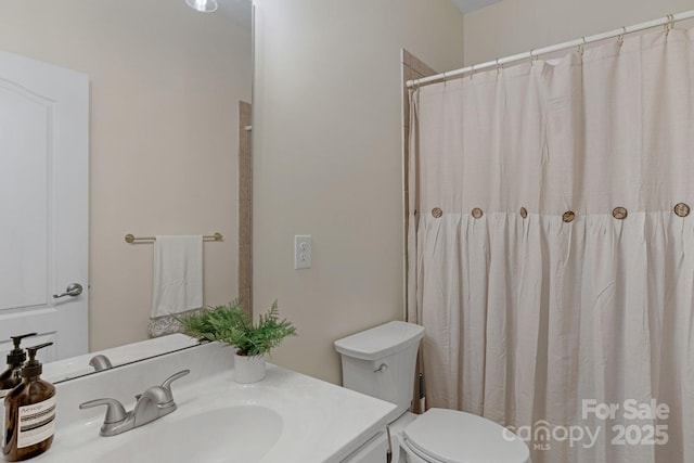 1807 Robbins Meadows Dr, Waxhaw, NC 28173 - full bath with vanity and a shower with shower curtain