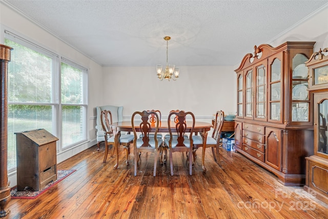 36433 Azalea Cir, New London, NC 28127 - dining area featuring ornamental molding, a chandelier, a textured ceiling, and hardwood / wood-style floors