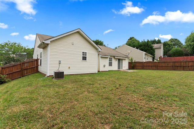 7616 Shiny Meadow Ln, Charlotte, NC 28215 - rear view of property with a fenced backyard