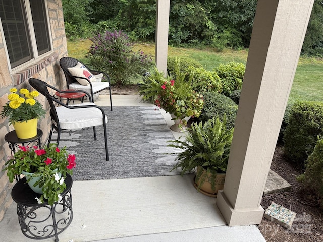 860 Wynnshire Dr, Hickory, NC 28601 - view of patio / terrace