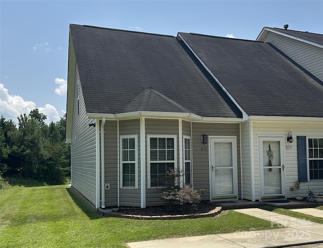 215 Linkside Ct SE, Lenoir, NC 28645 - view of front of property with a front yard