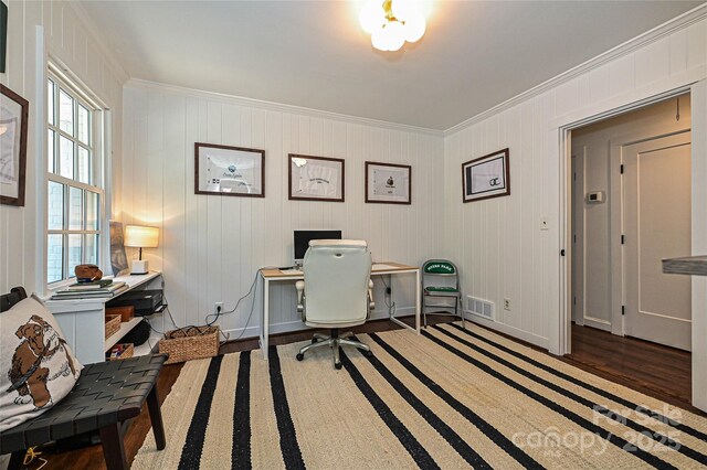 5301 Addison Dr, Charlotte, NC 28211 - office space with ornamental molding