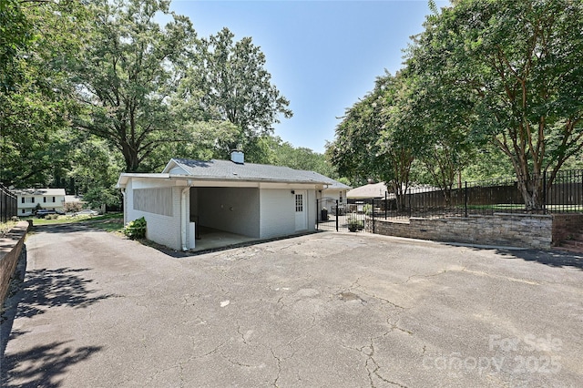 5301 Addison Dr, Charlotte, NC 28211 - view of garage