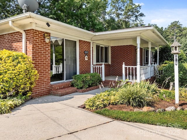 331 Elwood St, Kannapolis, NC 28081 - ranch-style home with a porch and brick siding