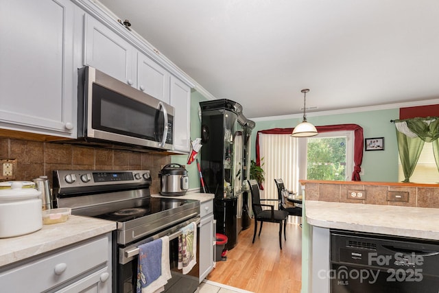 5448 Wyalong Dr, Charlotte, NC 28227 - kitchen with stainless steel appliances, crown molding, light countertops, backsplash, and light wood finished floors