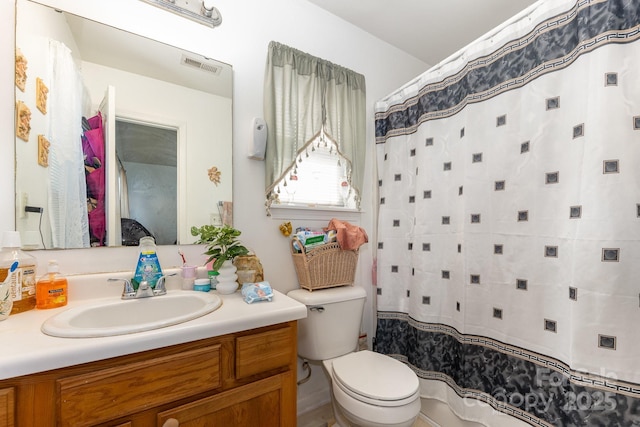 5448 Wyalong Dr, Charlotte, NC 28227 - full bathroom with vanity and curtained shower
