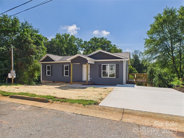 39 Pearl St, Granite Falls, NC 28630 - view of front of home with crawl space