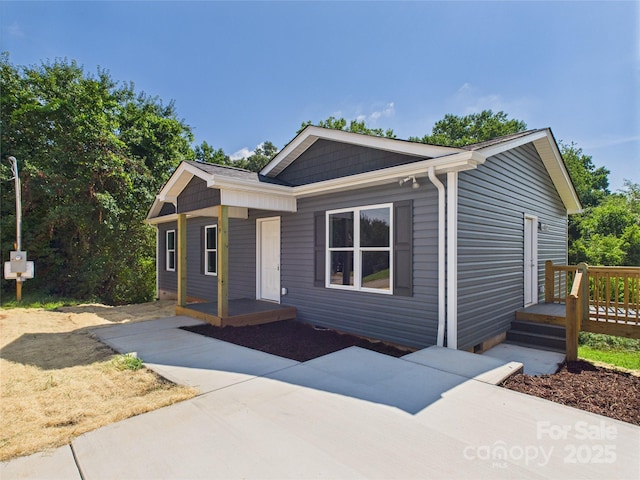 39 Pearl St, Granite Falls, NC 28630 - bungalow with a porch