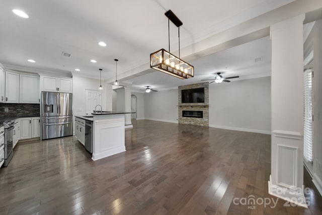 329 Wave Crest Dr, Tega Cay, SC 29708 - kitchen with ceiling fan, stainless steel appliances, dark countertops, open floor plan, and crown molding