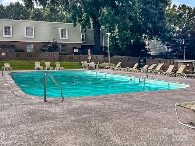 2620 Park Rd Unit F, Charlotte, NC 28209 - community pool featuring a patio