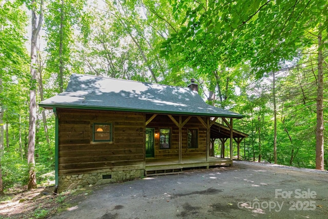 25 Trillium Trce, Maggie Valley, NC 28751 - view of front facade featuring a chimney, a porch, a shingled roof, and crawl space