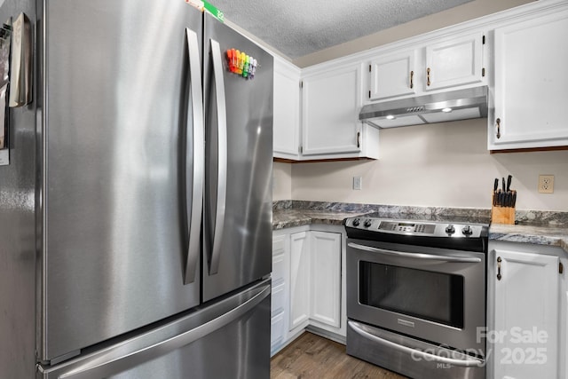 1265 39th Street Cir, Hickory, NC 28602 - kitchen featuring stainless steel appliances, under cabinet range hood, white cabinetry, and a textured ceiling