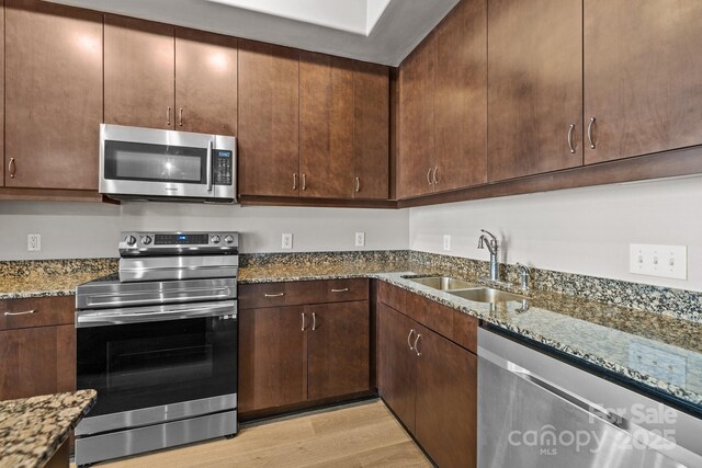 4625 Piedmont Row Dr, Charlotte, NC 28210 - photo 9