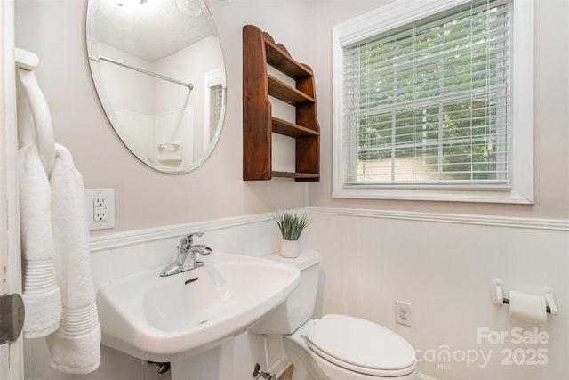 4919 Rehobeth Rd, Waxhaw, NC 28173 - full bath with wainscoting and curtained shower