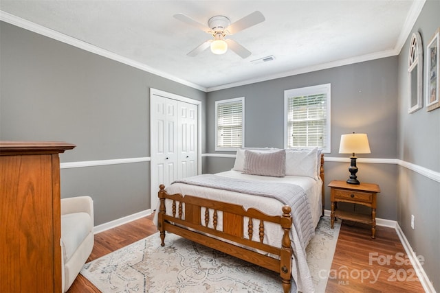4919 Rehobeth Rd, Waxhaw, NC 28173 - bedroom with wood finished floors, a closet, ornamental molding, and ceiling fan