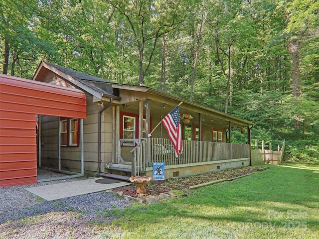32 Saunooke Rd, Asheville, NC 28805 - view of front of property featuring a porch and a front lawn