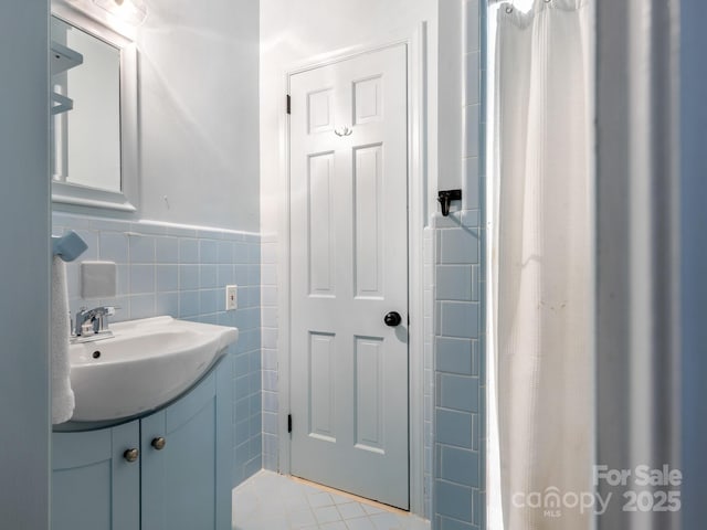 3001 Colony Rd, Charlotte, NC 28211 - bathroom featuring tile walls, vanity, a wainscoted wall, a shower with curtain, and tile patterned floors