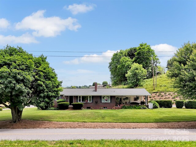 463 Golf Course Rd, Clyde, NC 28721 - single story home with a front yard and a chimney