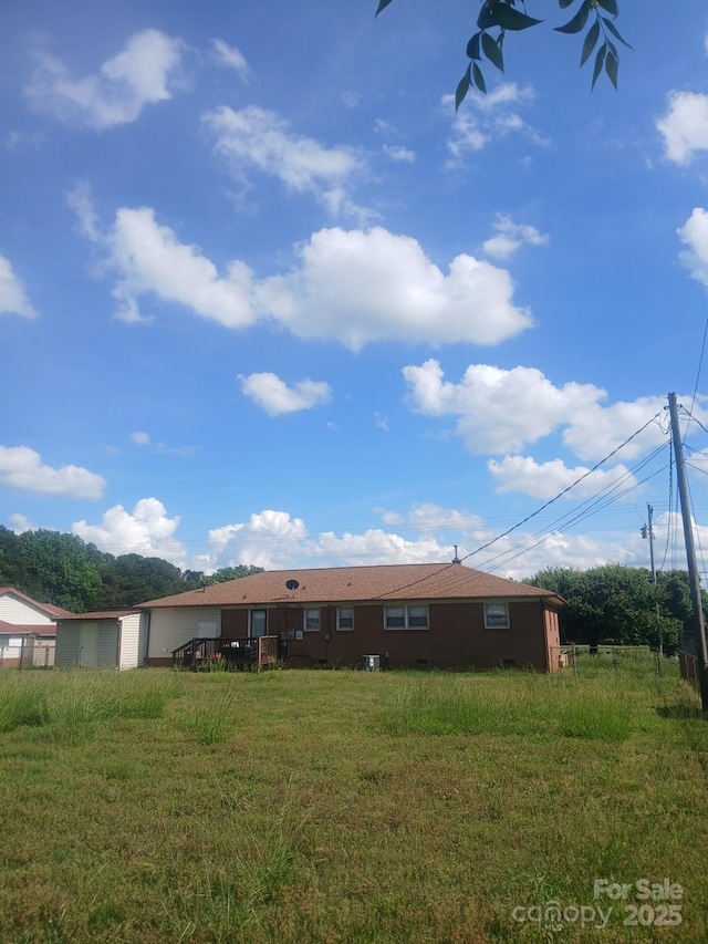 2815 Highland Dr, Lincolnton, NC 28092 - back of property featuring a yard
