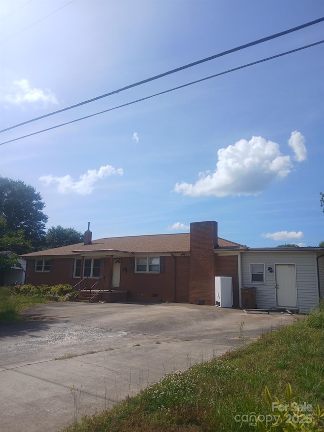 2815 Highland Dr, Lincolnton, NC 28092 - ranch-style home featuring driveway