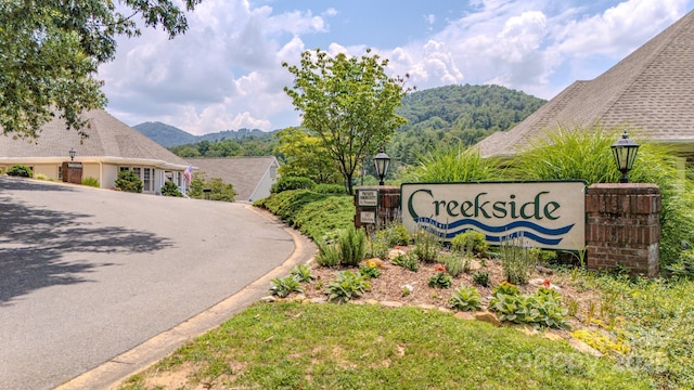 8 Creekside Way, Asheville, NC 28804 - community / neighborhood sign featuring a mountain view