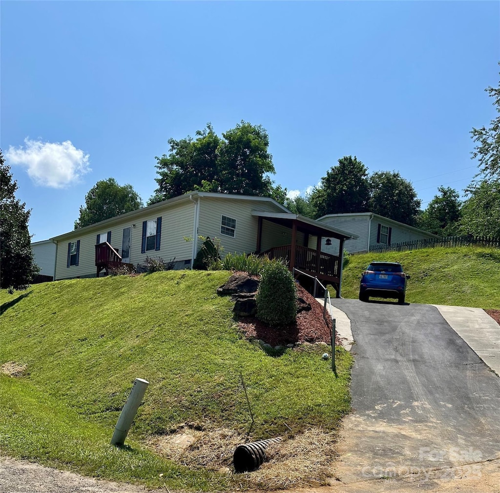 102 Hazy Day Rd, Swannanoa, NC 28778 - manufactured / mobile home featuring a front yard