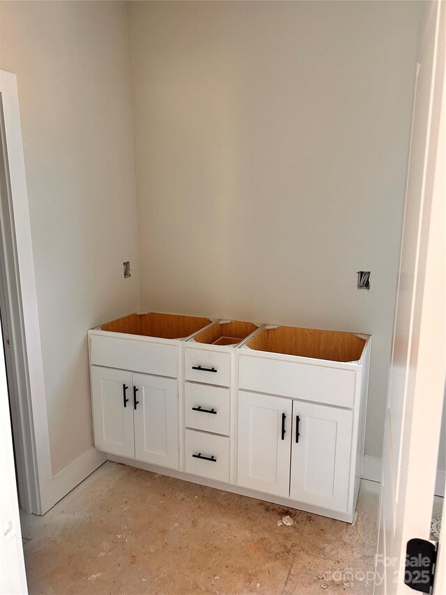 3500 14th Ave SW, Hickory, NC 28602 - bathroom with baseboards