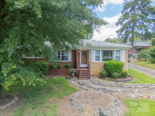 1720 Miles Ct, Charlotte, NC 28216 - photo 1