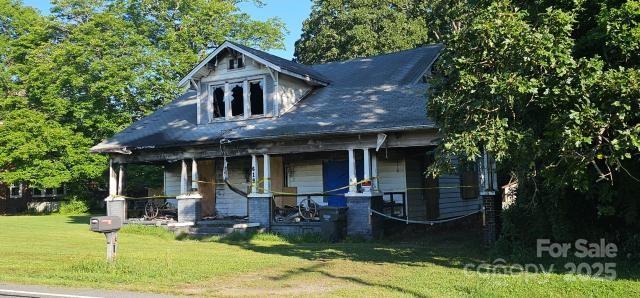 619 N Main St, Landis, NC 28088 - view of front of house featuring covered porch and a front yard