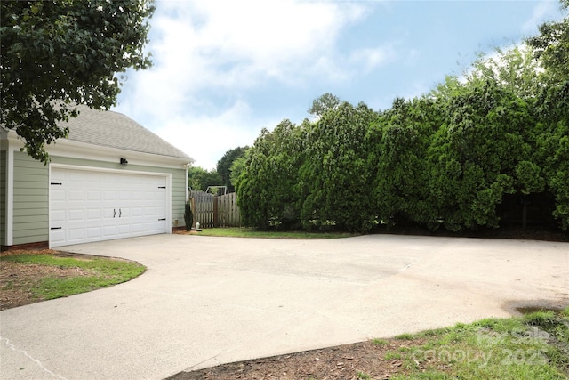 8829 Gelligum Dr, Charlotte, NC 28277 - garage with driveway