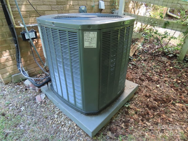5823 Rupert Ln, Charlotte, NC 28215 - exterior view of a cooling unit