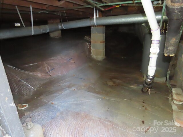 5823 Rupert Ln, Charlotte, NC 28215 - inside crawl space