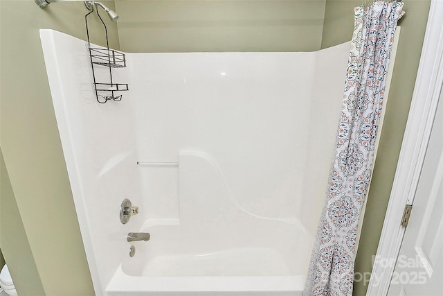 2044 Gable Way Ln, Matthews, NC 28104 - full bath featuring shower / bath combination with curtain