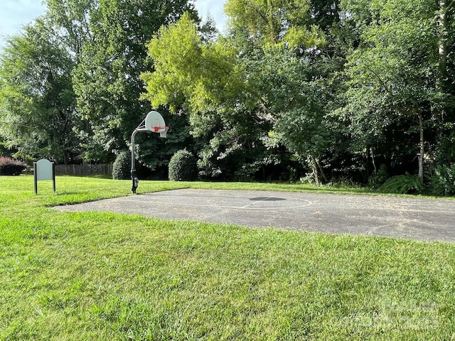 2044 Gable Way Ln, Matthews, NC 28104 - view of sport court with community basketball court