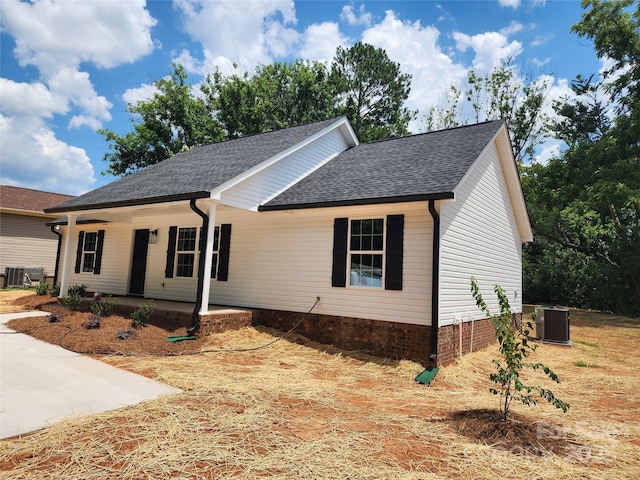 723 Taylor St, Rock Hill, SC 29730 - ranch-style home with a porch and a shingled roof