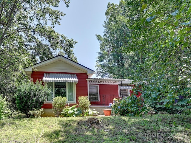 123 Blake Dr, Arden, NC 28704 - view of front of property featuring a front yard