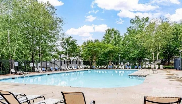 10613 Prairie Ridge Ln, Charlotte, NC 28213 - community pool with a patio