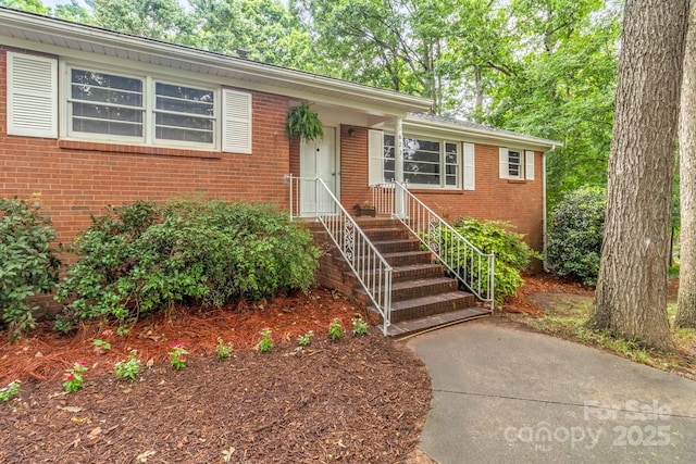 1623 Lumarka Dr, Charlotte, NC 28212 - single story home with brick siding