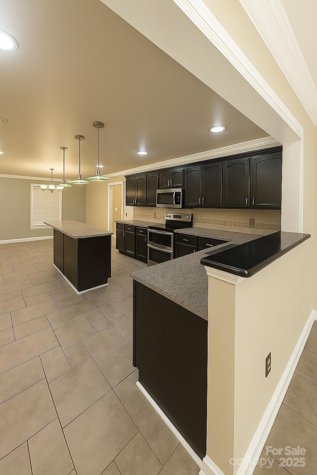 3114 Bamburgh Ct, Charlotte, NC 28216 - photo 3