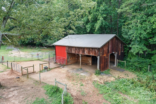 724 Teeter Rd, Mooresville, NC 28115 - view of outdoor structure with an exterior structure and a wooded view