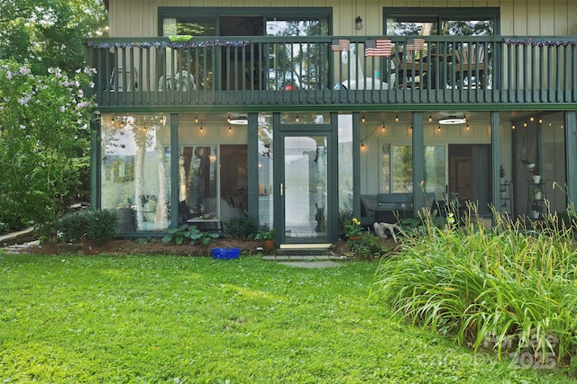 28 Toxaway Pt Unit B7, Lake Toxaway, NC 28747 - back of property featuring a balcony and a yard