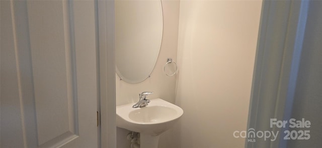 162 Autumn Falls Dr, Lake Wylie, SC 29710 - bathroom featuring a sink