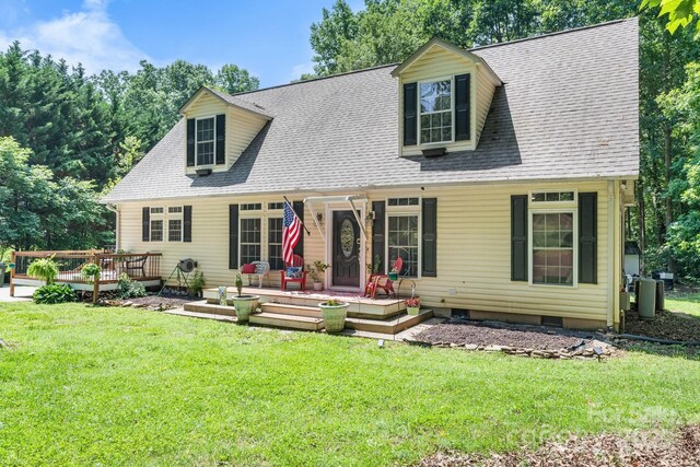 7648 Forest Oak Dr, Denver, NC 28037 - new england style home featuring a front lawn, a porch, and a shingled roof