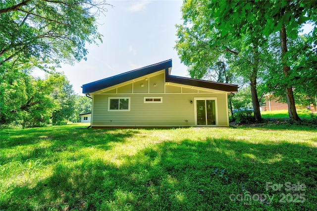 900 Linney Ln, Shelby, NC 28152 - rear view of property with a lawn and board and batten siding